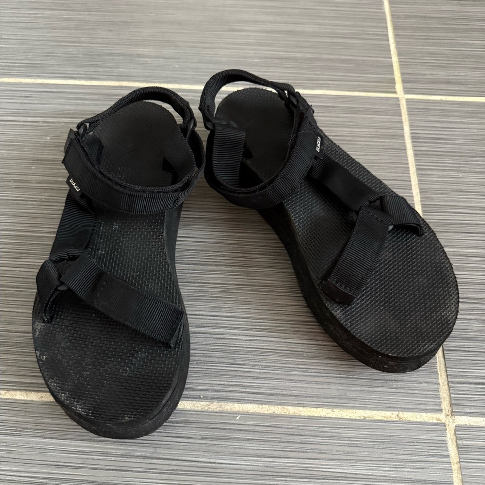 Black Flatform Universal Tevas